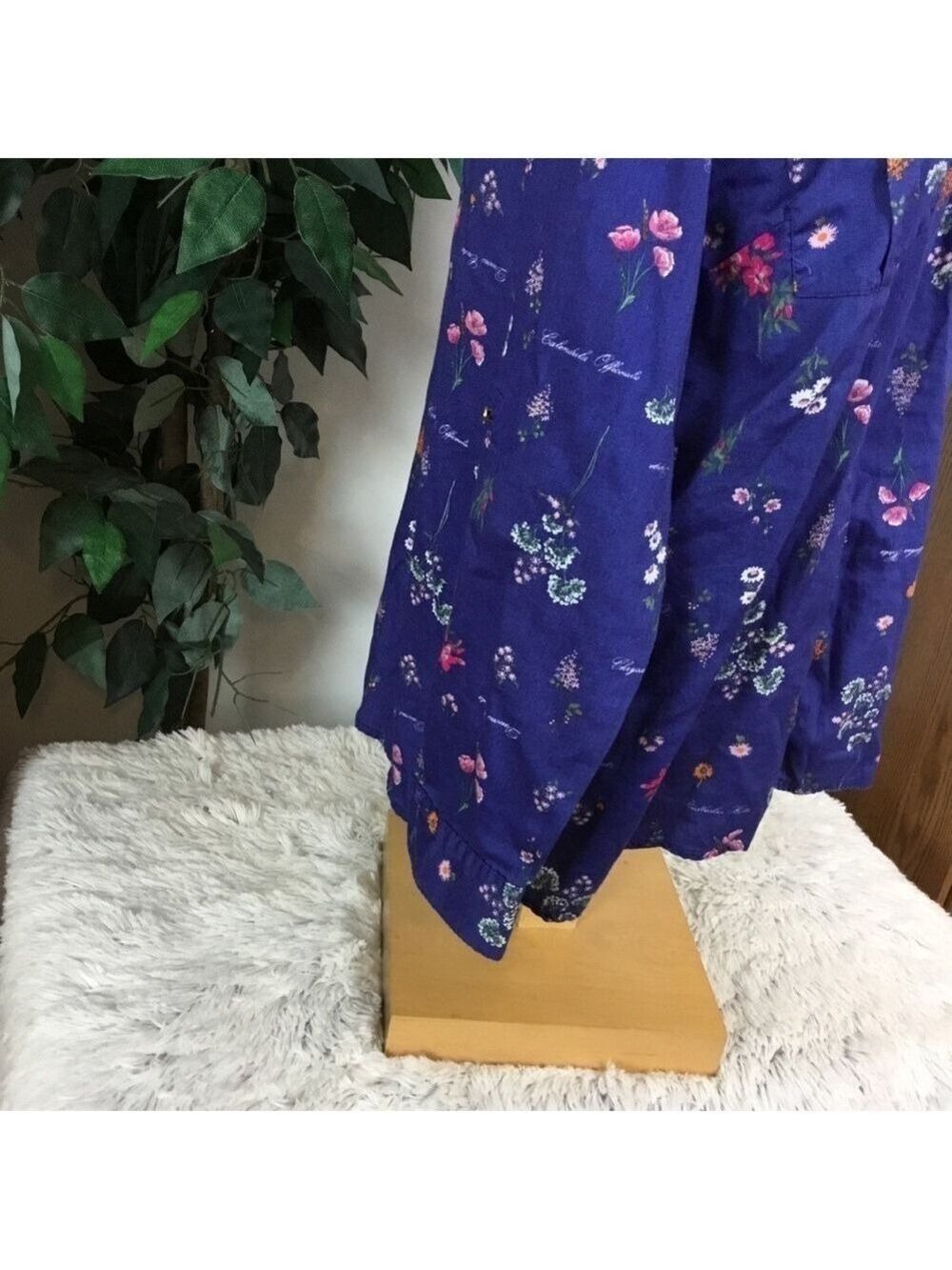 JACLYN Smith XL royal blue floral button down roll sleeve top - Picture 11 of 16